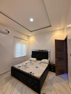 2BR Cozy Lekki Apartment, Wi-fi, Inverter, AC - 2