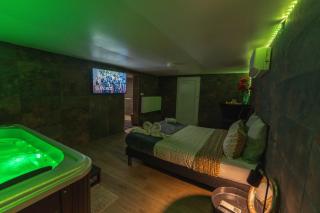 Suite Tentation avec Jacuzzi - 8