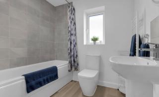 3Bed 6PP Contractors Insurance Relocators NHS Staff Canterbury Accommodation Private Parking WiFi Netflix - 1