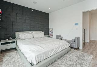 The Executive Penn's Landing - High End Luxury 3BR-Sauna-Gym-Garage-Roof Deck - 1