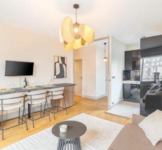 Eiffel Tower - Premium apartment with balcony and lift for 4 - 6