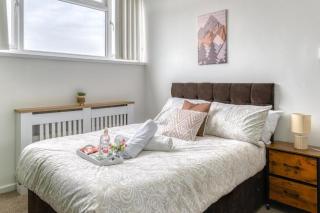 Comfortable 2BR Home - Pet-Friendly - Sleeps 8 - Parking - 0