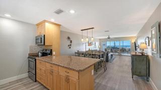 Crescent Royale Condominiums 411 - 8