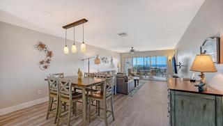 Crescent Royale Condominiums 411 - 7