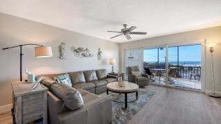 Crescent Royale Condominiums 411 - 2