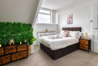 Contemporary 2BR House Sleeps 8 Contractors & Families - 9