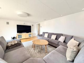 For Workers and Families Luxurious Villa - 6 BR - 2 Bath - 7