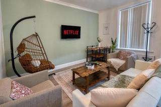 Comfortable 2BR Home - Pet-Friendly - Sleeps 8 - Parking - 7