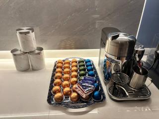 Luxury 2BR- Sleeps 5- Westfield Apartment- 3 min to station- Perfect for Families Shopping - 7