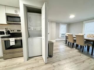 Mins to Manchester/Concord-In Unit Laundry- Q Beds - 2