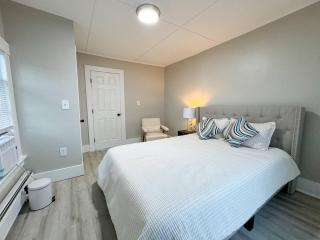 Mins to Manchester/Concord-In Unit Laundry- Q Beds - 1