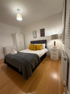 Spacious 1 bedroom apartment for 5 people in London - 8