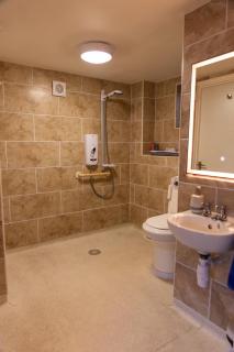 1 Bedroom studio with free parking - 3