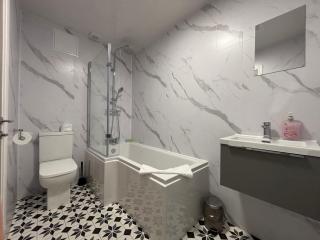 East Halton Hotel - 4