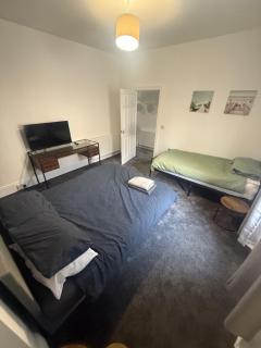 ResiLets Barnard St NEW Large 4 Bed House, Contractor Stays, Central - 8