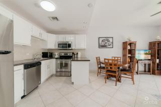 Cosy 1Bed with Pool, Sea & Dining close - George Town - 3