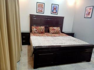 5 Marla 3 beds upto 8 Guest - 9