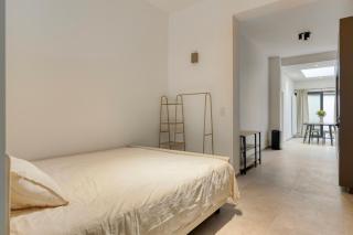 Zurenborg apartment with patio at Dageraadplaats - 4