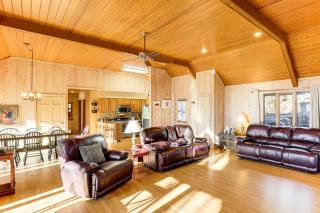 2 Mi to Ski Slopes! Mtn-View Home in Mars Hill - 2