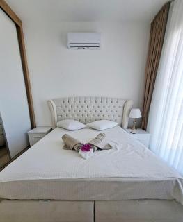 Cozy 2BR Escape l 3 Min to Beach l Pool&Parking - 8