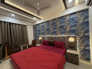 The Grand Estate - 4