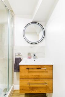 2 Bedroom Modern Home in Glasshoughton - 3