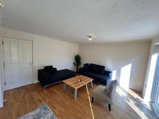 Stunning 4 Bedroom House in Luton - 5