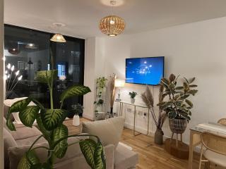 Two Bedroom apartment by Brookland Stays Serviced Accommodation & Short Lets in London with Free WiFi - 0