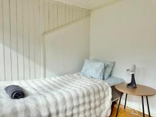 Wokers Apartment - 6 BR - 12 Beds - Parking - 2