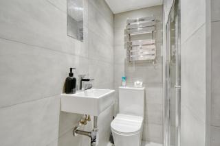 Bright & Cozy Hideaway - 7