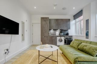 Bright & Cozy Hideaway - 8