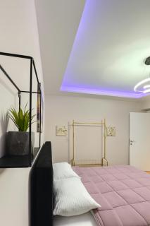 Bllok: Central Cozy Stay, 24/7 Self Check-in - 8