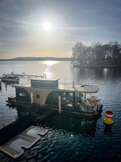 Winterauszeit - Hausboot mit Kamin - 0