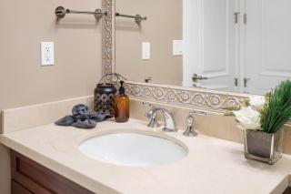 NEW Private 1BR Near Kerrisdale and UBC w Laundry - 5