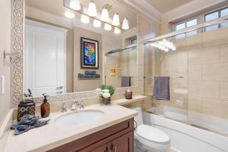 NEW Private 1BR Near Kerrisdale and UBC w Laundry - 3