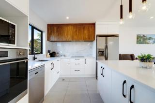 Modern Townhouse with Parking near Cornwall Park - 2