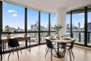 Luxe 2BR Retreat Panoramic Views With 2x Parking Spaces - 9