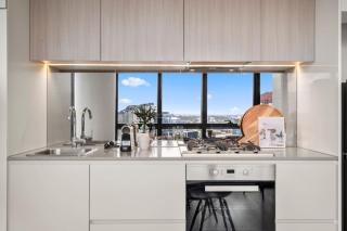 Luxe 2BR Retreat Panoramic Views With 2x Parking Spaces - 3