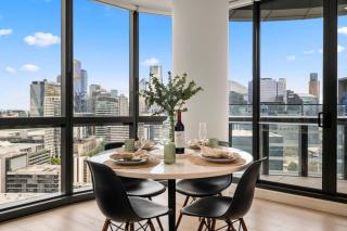 Luxe 2BR Retreat Panoramic Views With 2x Parking Spaces - 1