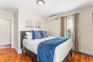 Coates Townhome 3BR Historic Home Near Mystic Seaport - 8