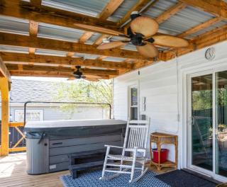 Quaint Cottage in heart of LYH - POOL with HOT TUB! - 8