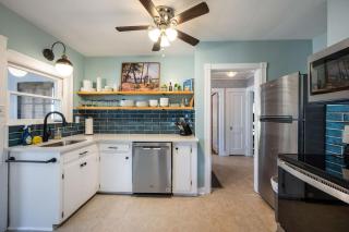 Quaint Cottage in heart of LYH - POOL with HOT TUB! - 4