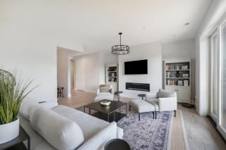 Luxury Downtown Loft - Balcony and Rooftop Bar! - 2