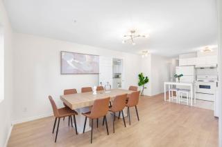 NEW Roomy 3BR Family Suite. 5 min to Skytrain. - 9