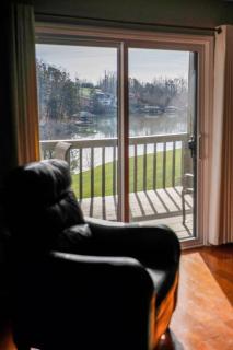 Harbor Ridge - Lakefront Retreat, Great Views, Pool and Dock Access! - 1