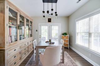 The Wyndsong - Cozy Patio, Fire Pit and Work Space! - 7