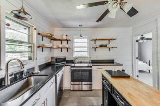 Redwing Farm Cottage - Mountain Views and Firepit! - 8