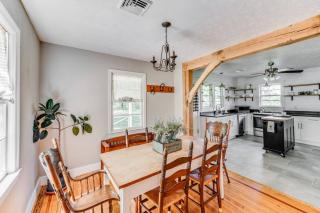 Redwing Farm Cottage - Mountain Views and Firepit! - 7