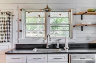 Redwing Farm Cottage - Mountain Views and Firepit! - 4