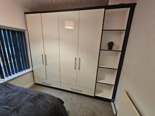 3 Bedrooms Sleeps 7 Free Parking - 2